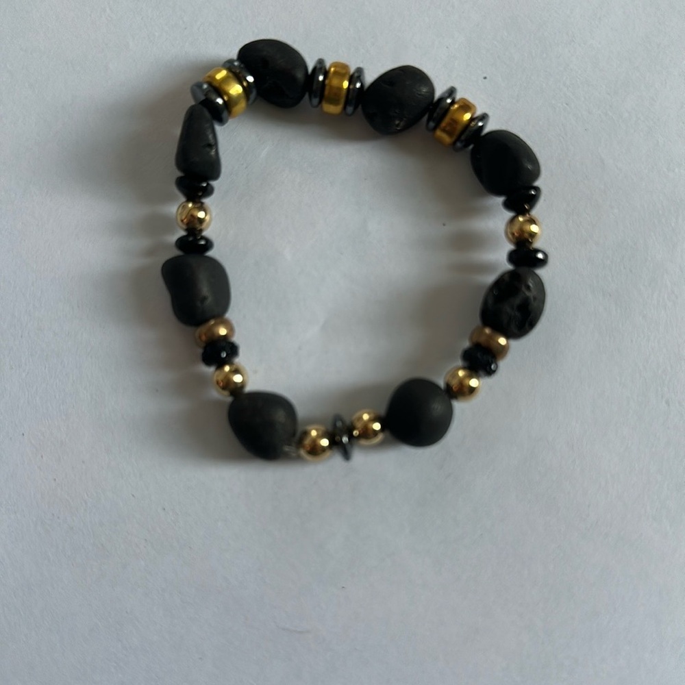 Elegant Black and Gold Beaded Bracelet